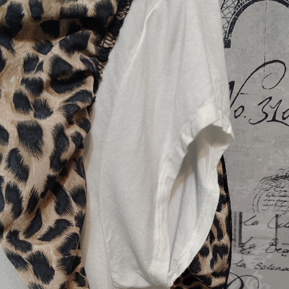 Leopard Sleeve Graphic Women's Tee - Picture 4 of 7